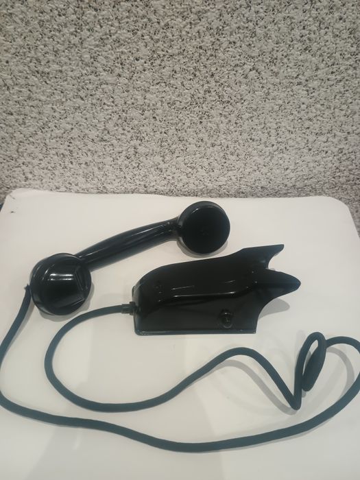 Комплект -бакелитов  телефон и домофон .