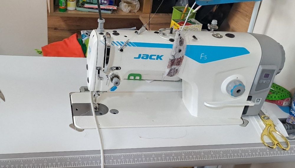 4 та тикув машиналари сотувда Срочнага!!!