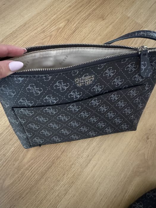 Оригинална чанта Guess черна