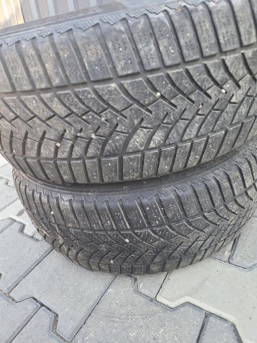 Vand 2 anvelope Cauciucuri de Iarnă 225/55/17 Semperit