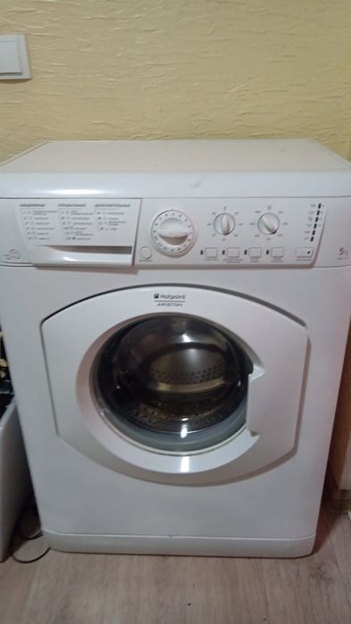 Стиральная машина Hotpoint ARISTON 5кг. Простая и надежная.