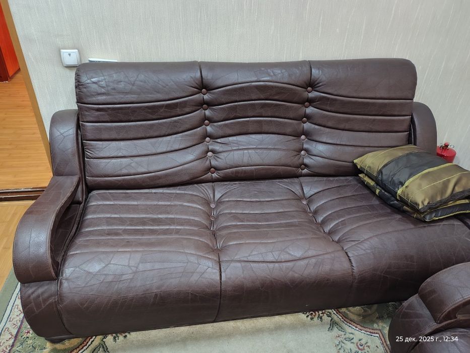 Диван и два кресла