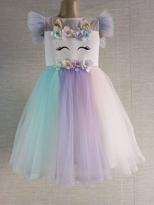 Продам нарядное платье на девочку