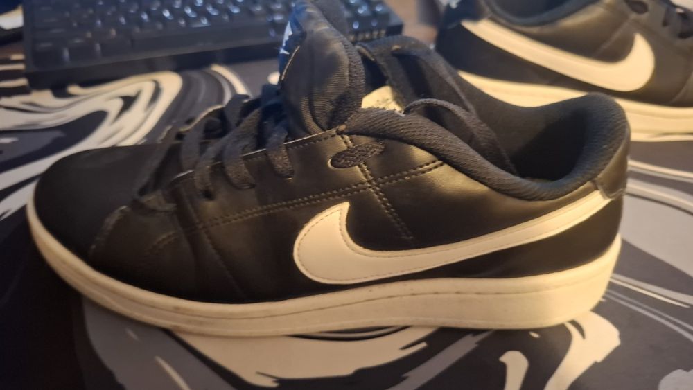 Adidasi nike negri