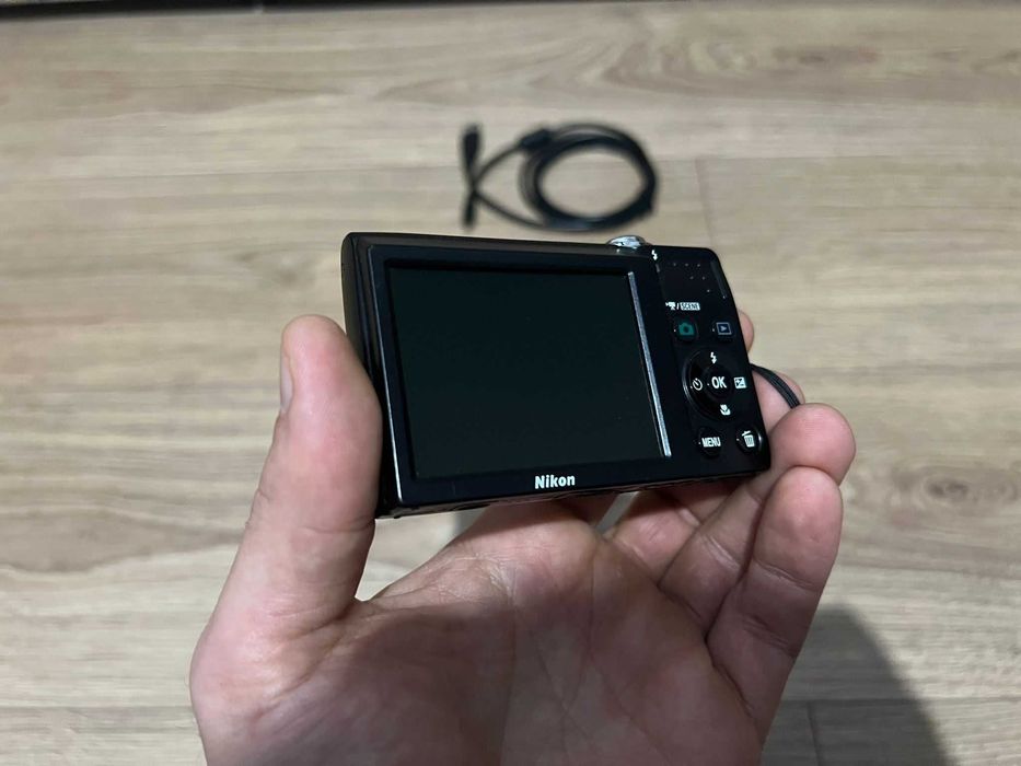 Camera foto digitala Nikon Coolpix S2550 imprima data si ora pe poza