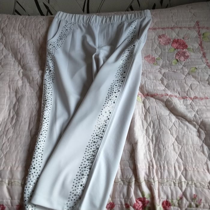 Продаю брюки белые капри