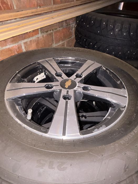 Продам 4 шины с дисками 215/70r15
