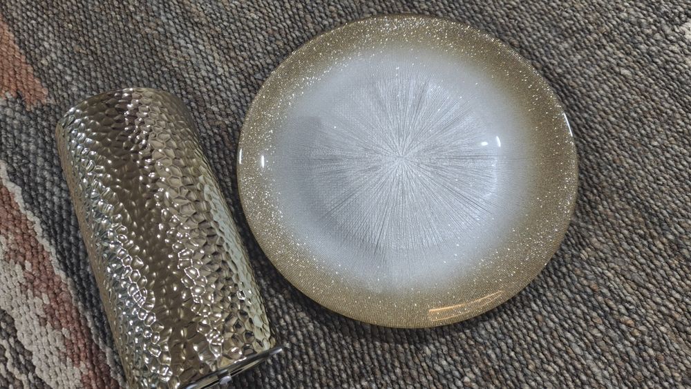 Set auriu platou si vaza din sticla