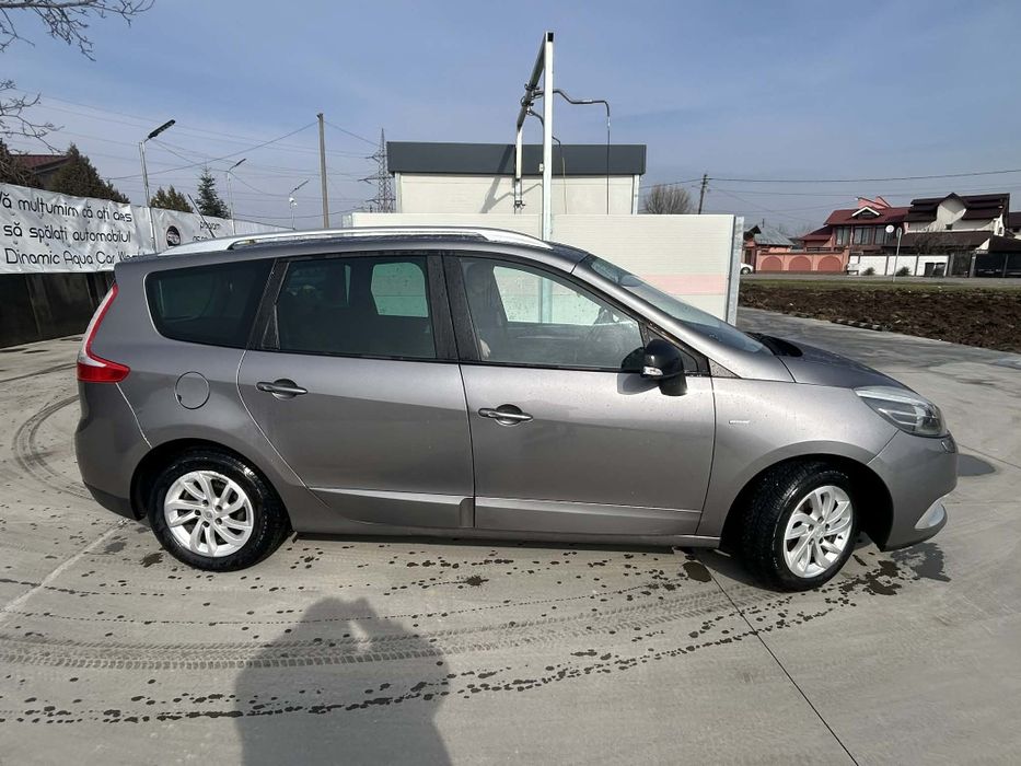 Renault Megane Scenic LIMITED
7 locuri
Renault Megane Scenic LIMITED
7