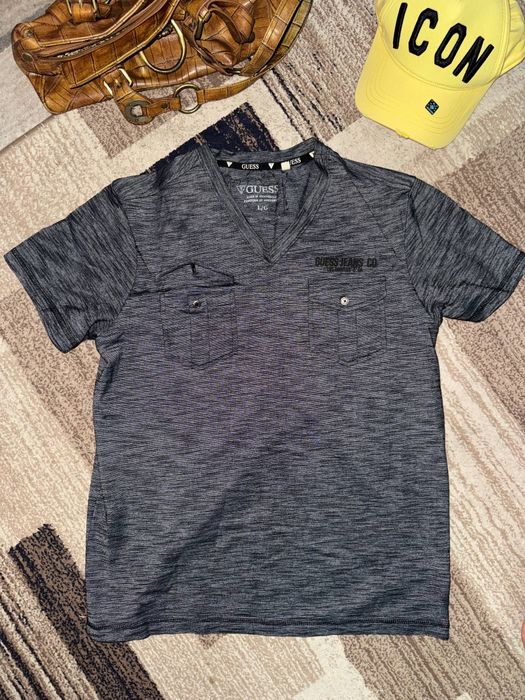 Geuss t-shirt v-neck