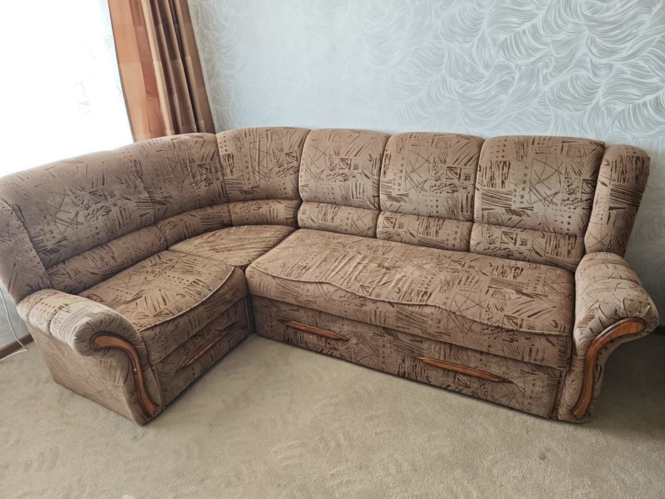 Диван угловой в хорошем состоянии