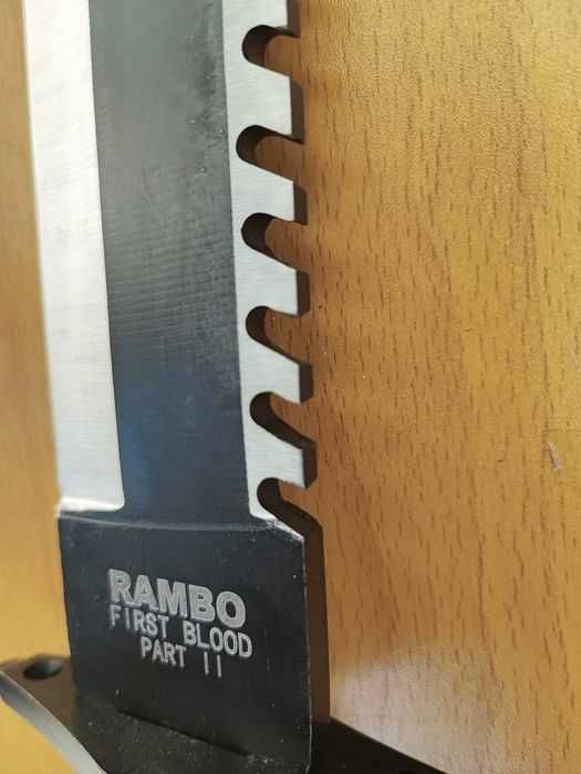 Лазерно заточен нож RAMBO First Blood II с комплект за оцеляване( нов)