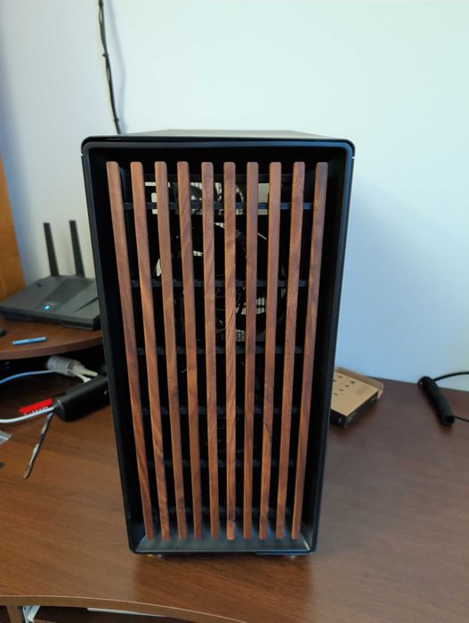 Carcasa PC Fractal North