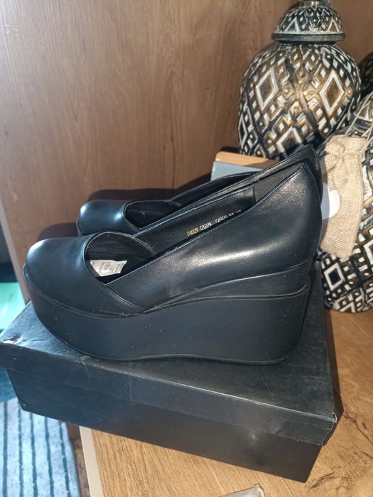 Продам женскую обувь