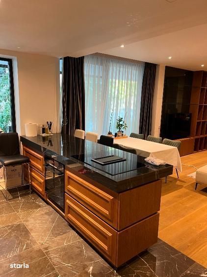 De inchiriat 4 camere de tip duplex situat in One Cherles de Gaulle