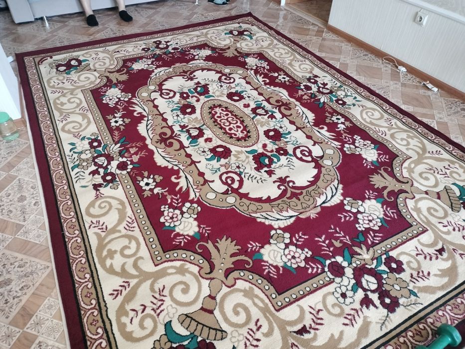 Продам ковёр новый