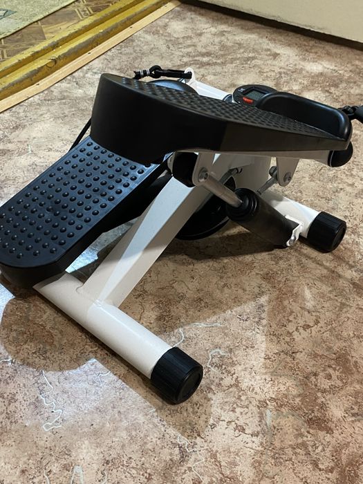 Степпер для тренировок + эспандеры