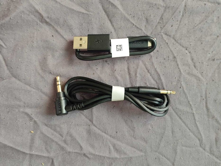 Продам срочно наушники.