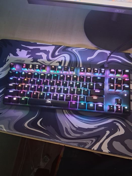 Vand pc gaming , monitor ,mouse spad ,mouse si tastatutra