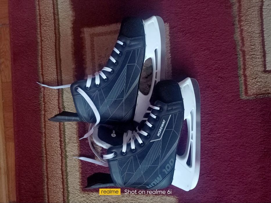 Коньки хоккейные