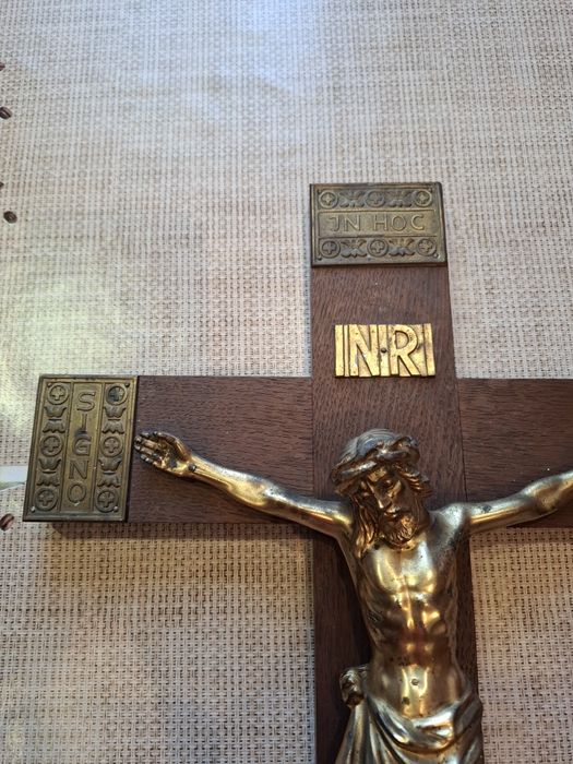 Cruce veche cu Isus Hristos