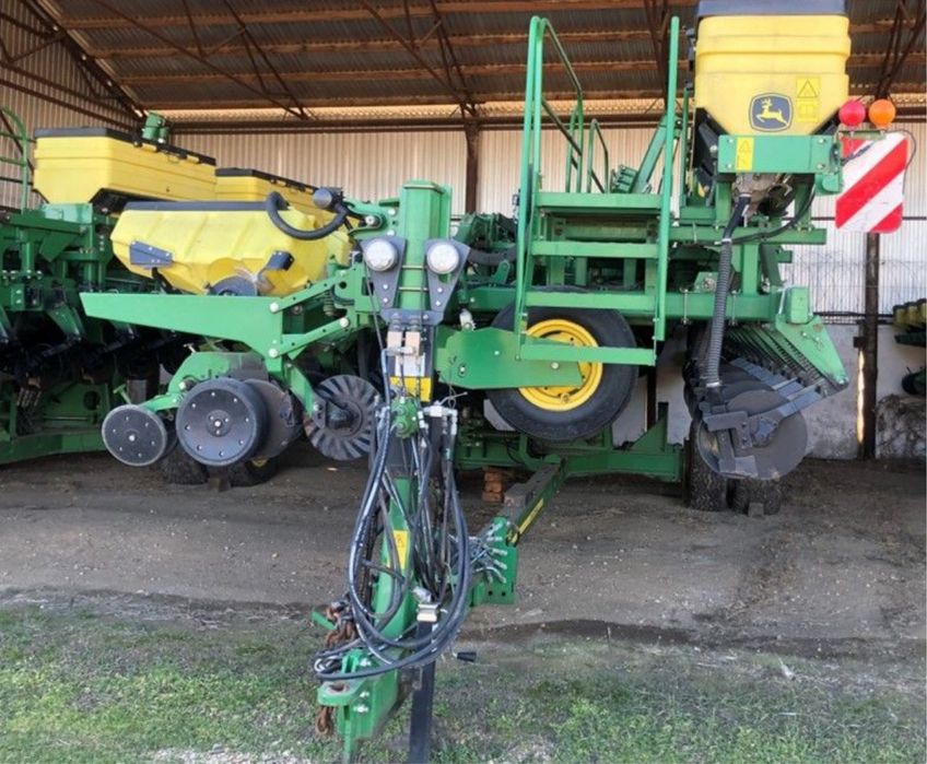 Сеялка пропашная John Deere 1745 16 ряд