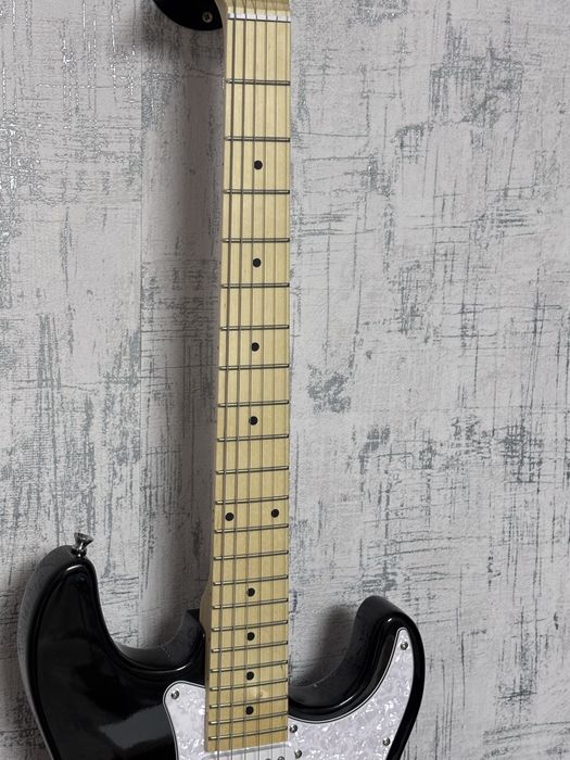 Продаю электрогитару stratocaster новую