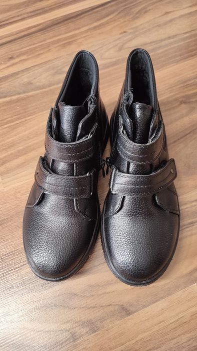 Продам новые демисезонные ботинки