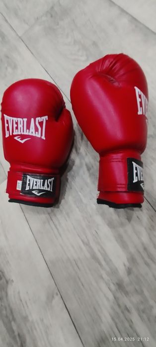 Боксерские перчатки. Детский велосипед