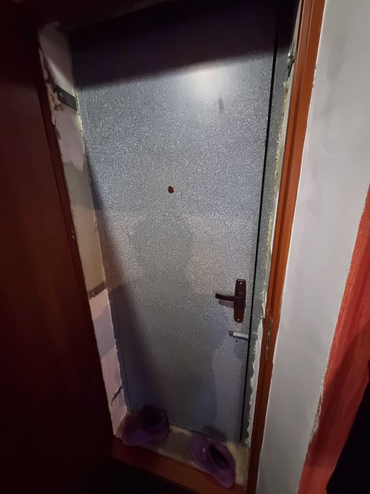 Продам железную дверь