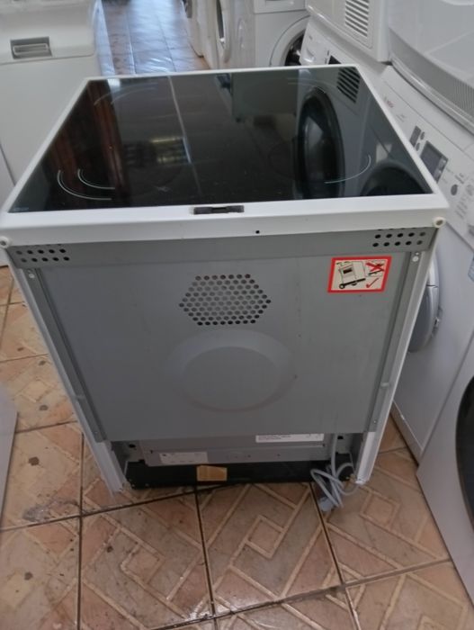 Свободно стояща печка с керамичен плот VOSS  2 години Гаранция!