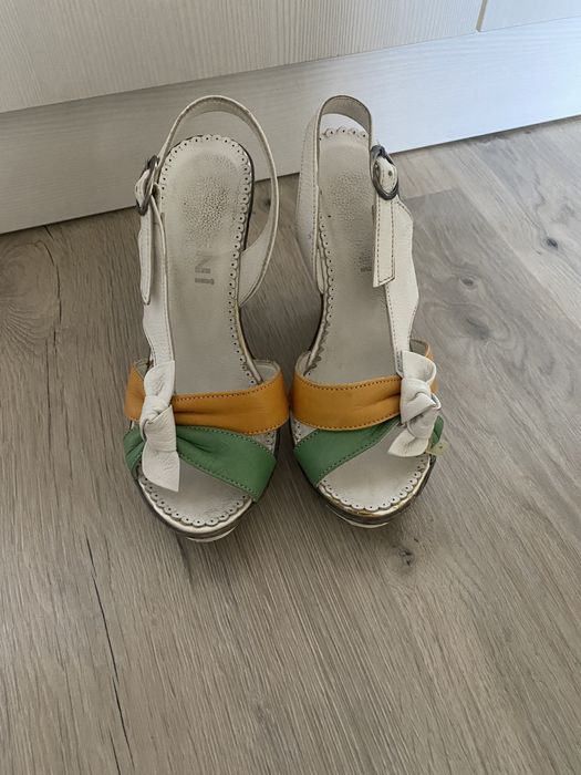 Продам босоножки сандалии