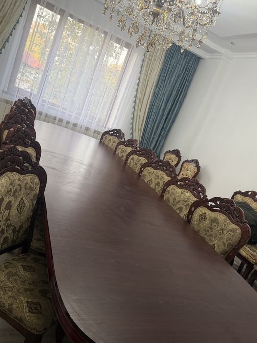 Стол со стульями