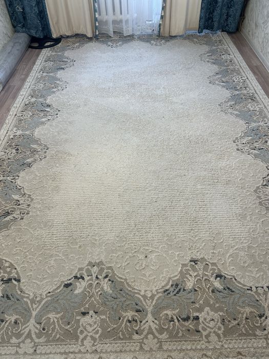 Продам ковёр 2.5-4 размер