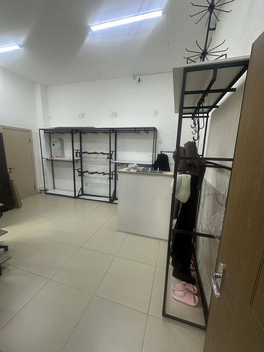 Продам стеллажы для магазина одежы