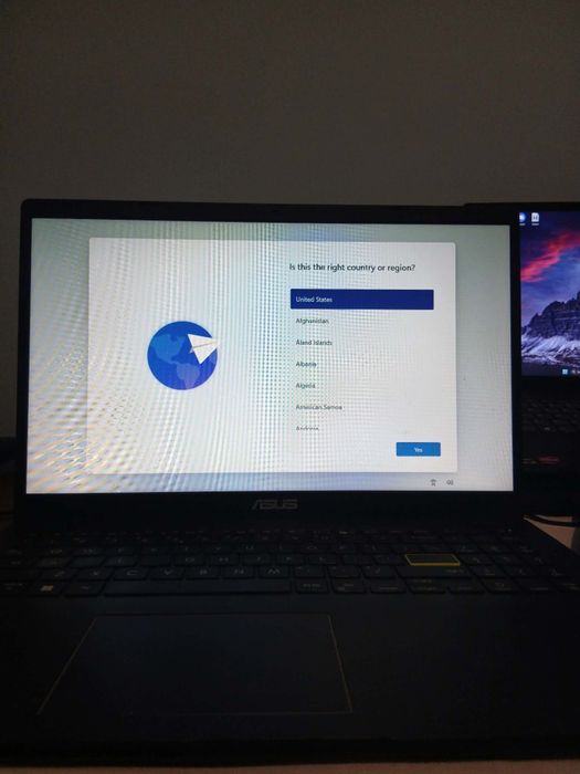 Laptop Asus complet funcțional.