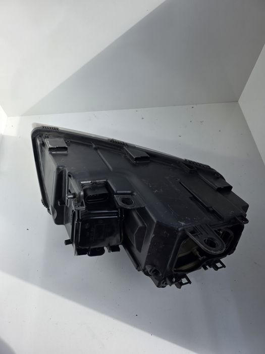 Ляв ксенонов фар Audi A8 D3 4E