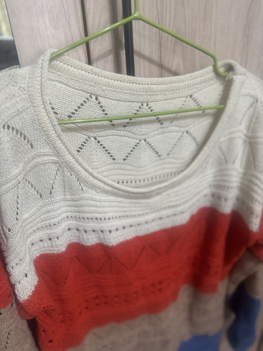 Кофты и цвитера разние размера 48- 50- 52