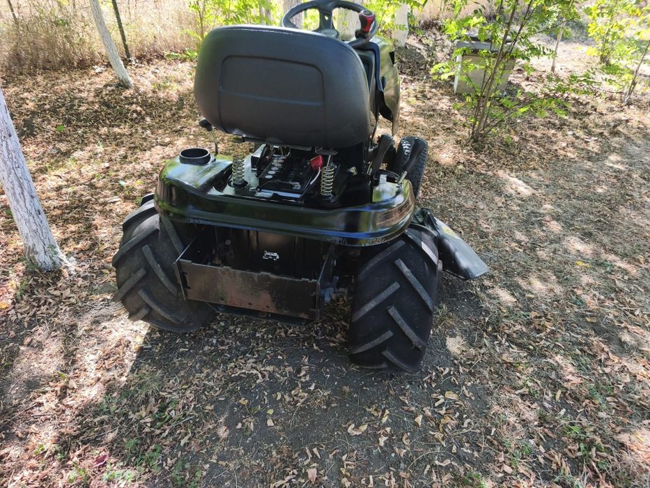 Vând tractoraș tuns gazon MTD Black Edition