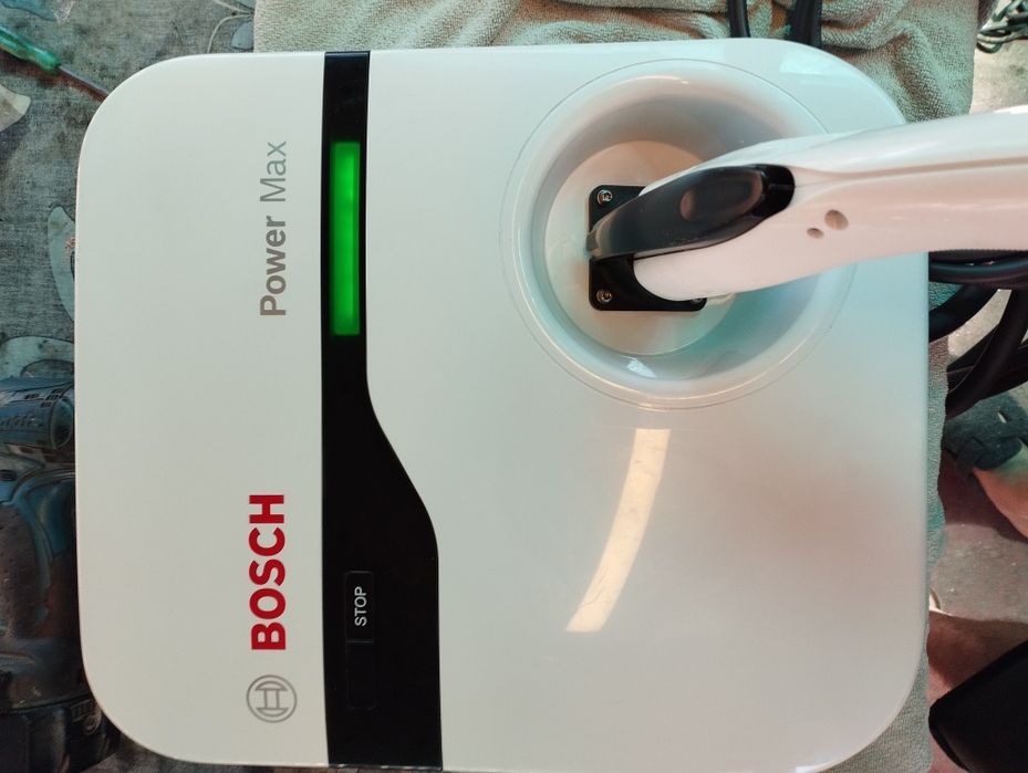 Зарядна станция за електромобили Bosch EV200 Series