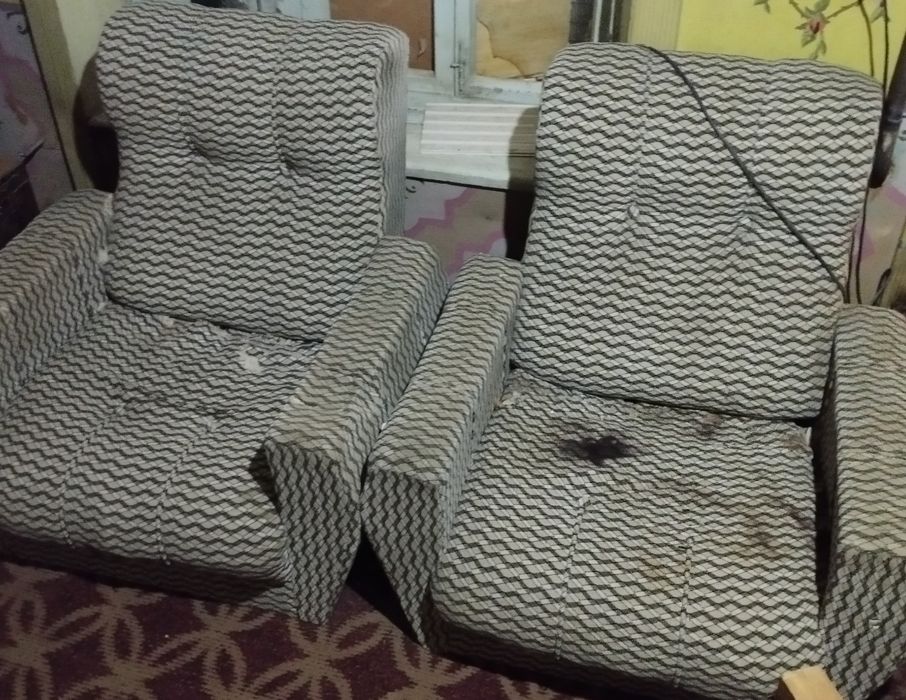 Divan kreslo ishlatilgan