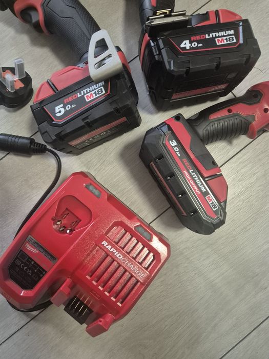 Set Milwaukee M18 format din 6 piese  pendular flex impact multicutter lanterna  si autofiletanta cu  percutie