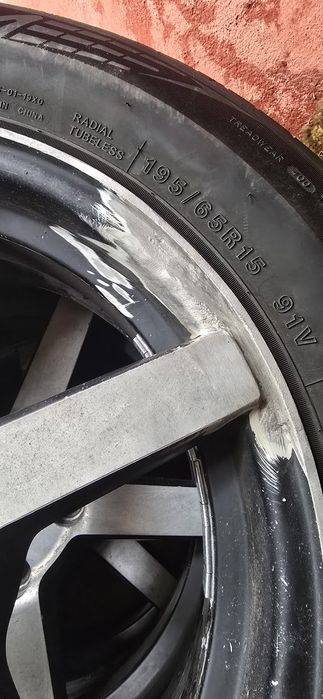 Продам шины с дисками 195х65х15