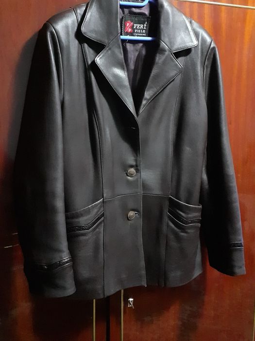 Haina de piele, dama