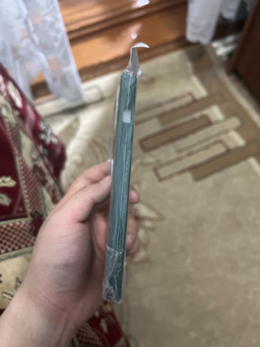 Продам чехол на iPhone 14+