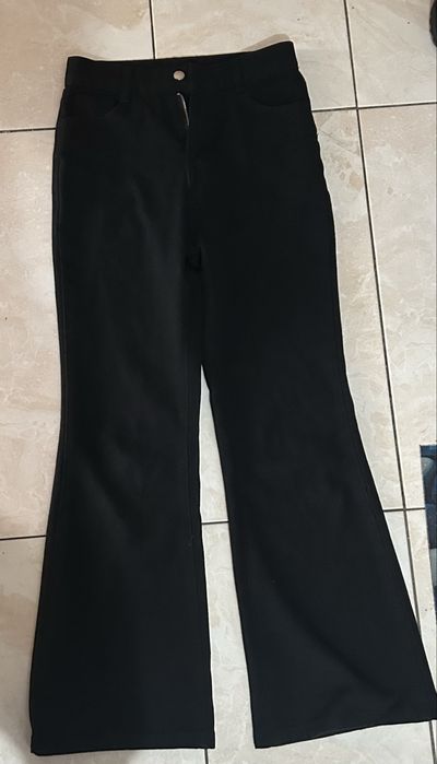 Стильные джинсы-трубы расклешенные (flare), р. S, в отличном состоянии