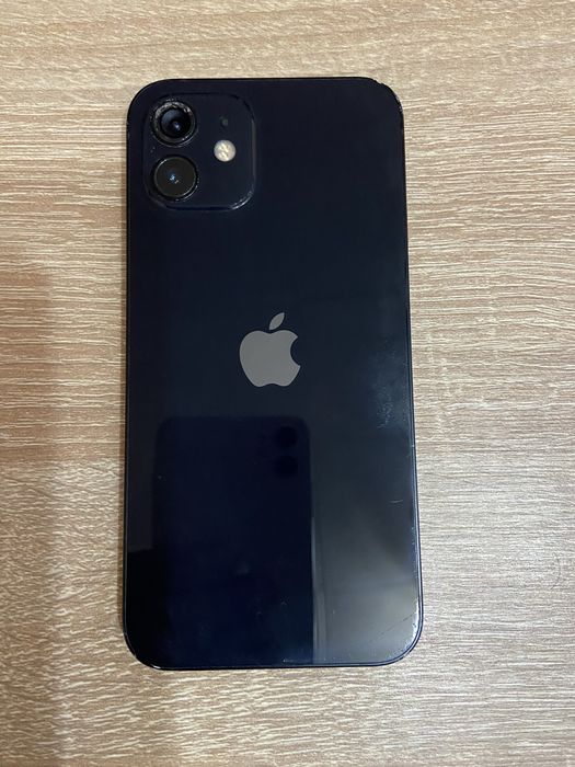 İphone 12 заключен към İcloud