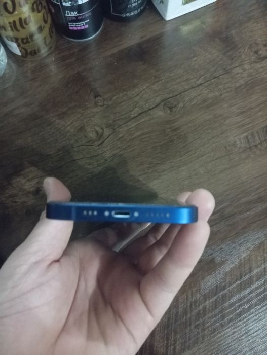 Ayfon 12  64GB ariginal zaryatkasi bilan yomks 84%