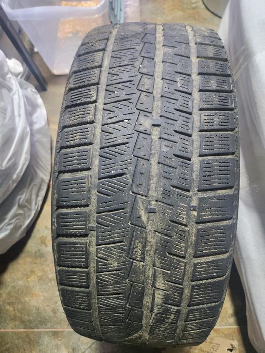 Зимный покрышка.