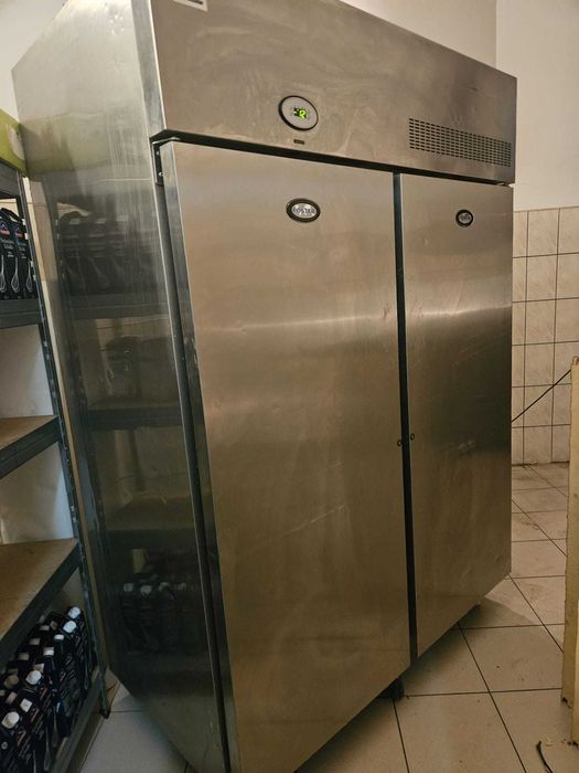 Vând congelatoare și vitrină frigorifică HORECA – stare perfectă